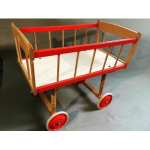 Retro vintage poppenwieg of poppenwagen